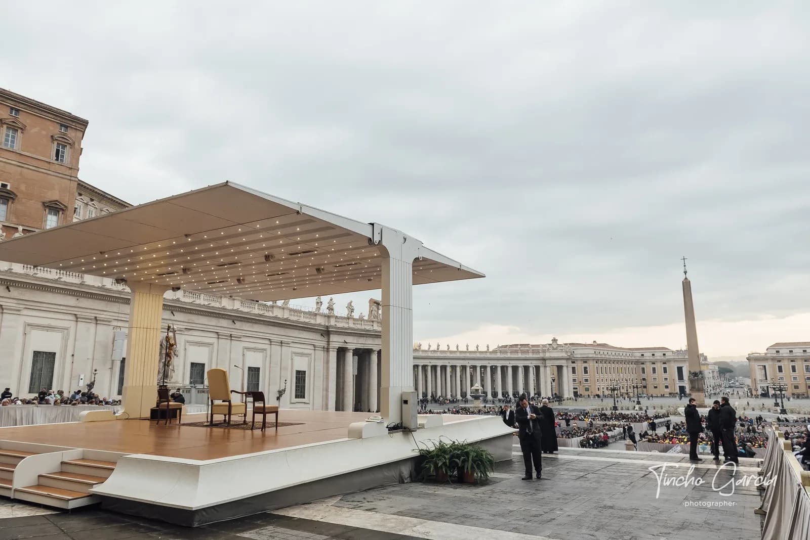 Papa Francisco y la gente — portada (2)