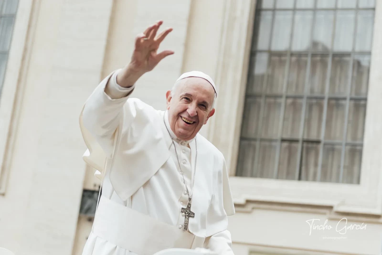 Papa Francisco y la gente — portada (1)